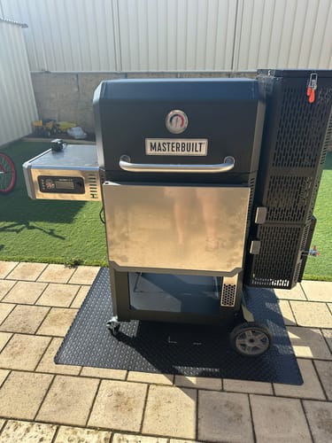 Customer photo — Masterbuilt Gravity Series™ 800 Griddle in use